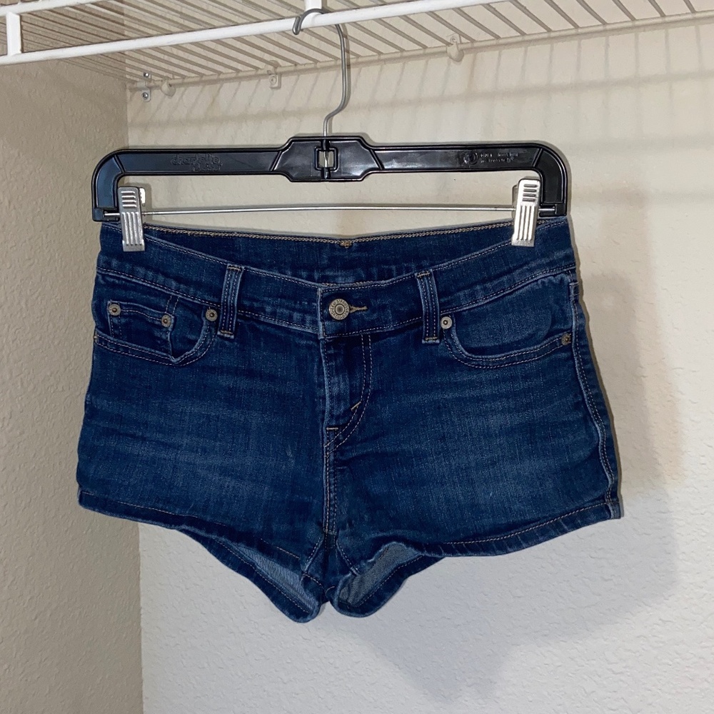 Levi's Low Rise Jean Shorts Size 26
